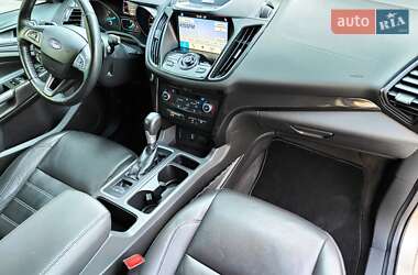 Позашляховик / Кросовер Ford Escape 2016 в 