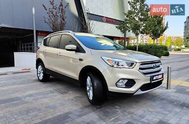 Позашляховик / Кросовер Ford Escape 2016 в 