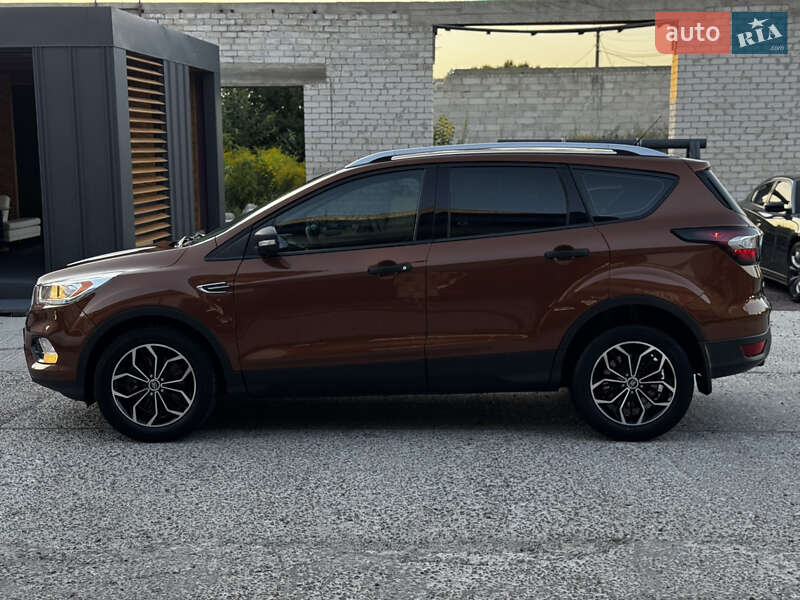 Внедорожник / Кроссовер Ford Escape 2017 в Житомире
