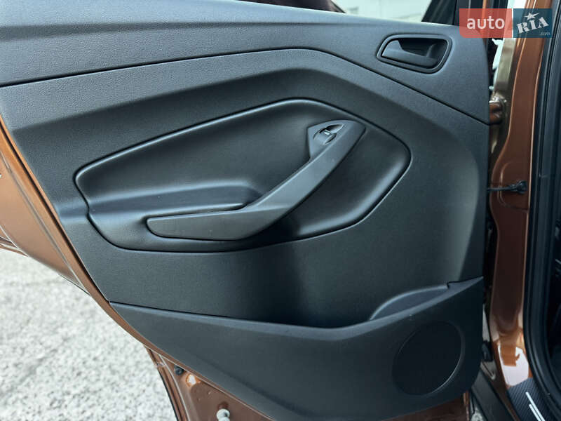 Внедорожник / Кроссовер Ford Escape 2017 в Житомире