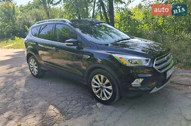 Внедорожник / Кроссовер Ford Escape 2017 в 