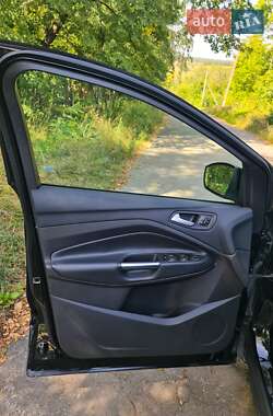 Внедорожник / Кроссовер Ford Escape 2017 в 
