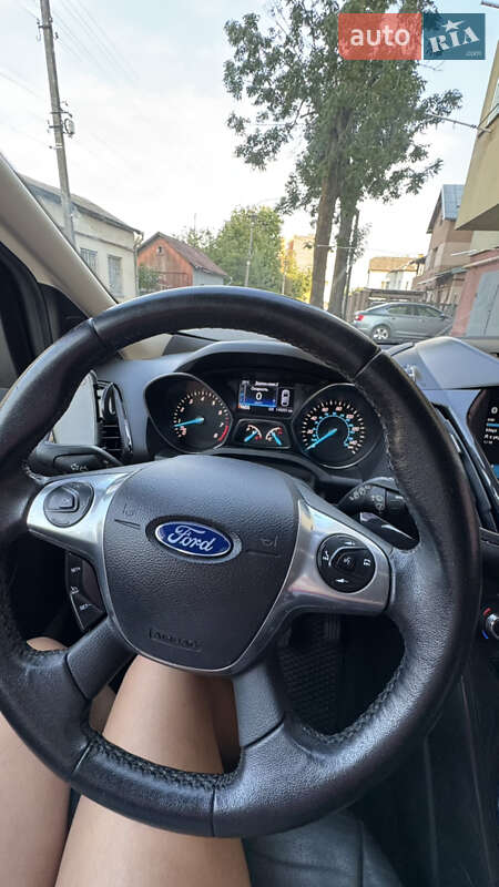 Внедорожник / Кроссовер Ford Escape 2015 в Ивано-Франковске