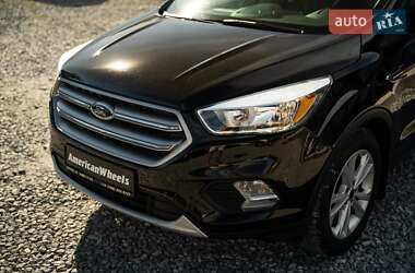 Внедорожник / Кроссовер Ford Escape 2016 в 