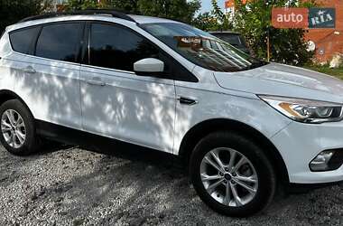 Внедорожник / Кроссовер Ford Escape 2017 в 
