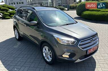 Внедорожник / Кроссовер Ford Escape 2018 в 