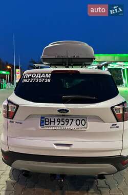 Внедорожник / Кроссовер Ford Escape 2017 в 
