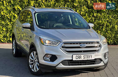 Внедорожник / Кроссовер Ford Escape 2016 в Стрые