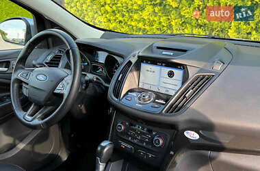 Внедорожник / Кроссовер Ford Escape 2016 в 
