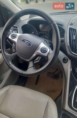 Внедорожник / Кроссовер Ford Escape 2013 в 