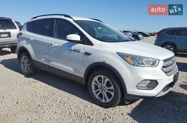 Внедорожник / Кроссовер Ford Escape 2019 в 