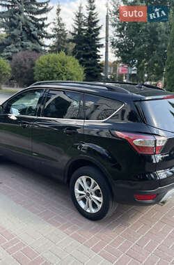 Внедорожник / Кроссовер Ford Escape 2017 в 