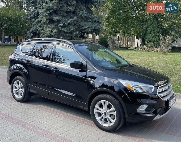 Внедорожник / Кроссовер Ford Escape 2017 в 