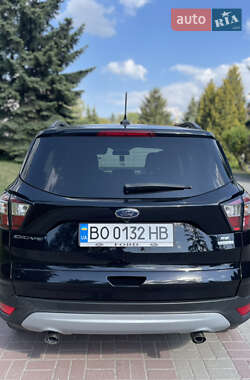 Внедорожник / Кроссовер Ford Escape 2017 в 