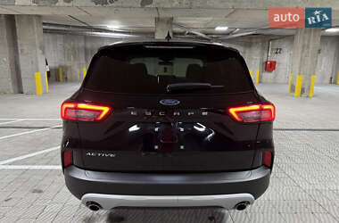 Позашляховик / Кросовер Ford Escape 2024 в 