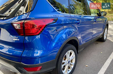 Внедорожник / Кроссовер Ford Escape 2018 в Вышгороде