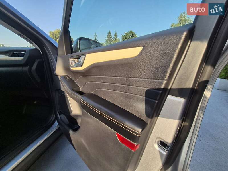 Позашляховик / Кросовер Ford Escape 2021 в Рівному