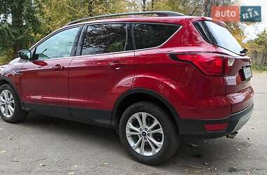 Внедорожник / Кроссовер Ford Escape 2019 в 