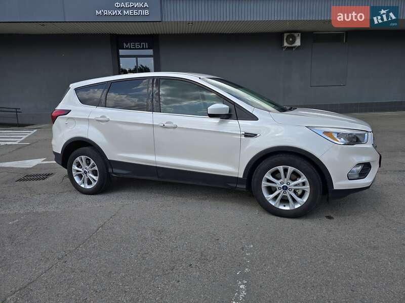 Внедорожник / Кроссовер Ford Escape 2019 в Львове
