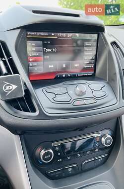 Позашляховик / Кросовер Ford Escape 2014 в 
