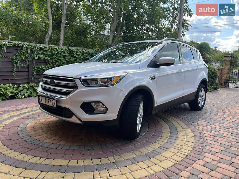 Внедорожник / Кроссовер Ford Escape 2018 в 