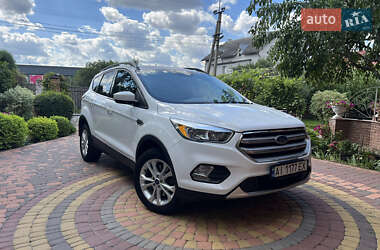 Внедорожник / Кроссовер Ford Escape 2018 в 