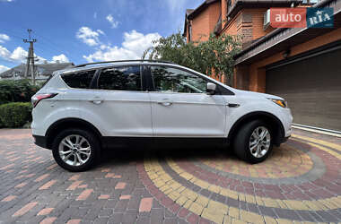 Внедорожник / Кроссовер Ford Escape 2018 в 
