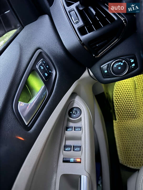 Внедорожник / Кроссовер Ford Escape 2014 в Измаиле