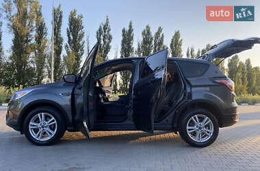 Внедорожник / Кроссовер Ford Escape 2018 в 