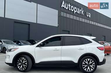 Позашляховик / Кросовер Ford Escape 2020 в 