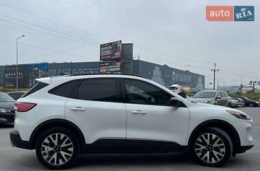 Позашляховик / Кросовер Ford Escape 2020 в 