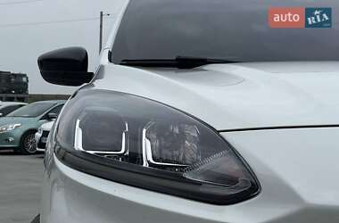 Позашляховик / Кросовер Ford Escape 2020 в 