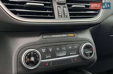 Позашляховик / Кросовер Ford Escape 2020 в 