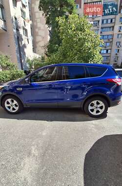 Позашляховик / Кросовер Ford Escape 2015 в 