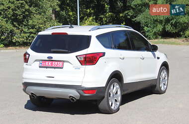 Внедорожник / Кроссовер Ford Escape 2019 в 