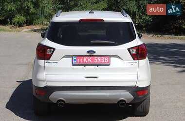 Внедорожник / Кроссовер Ford Escape 2019 в 