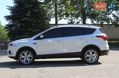 Внедорожник / Кроссовер Ford Escape 2019 в 