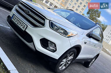 Внедорожник / Кроссовер Ford Escape 2018 в 