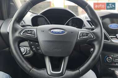 Внедорожник / Кроссовер Ford Escape 2017 в 