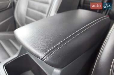 Внедорожник / Кроссовер Ford Escape 2017 в 