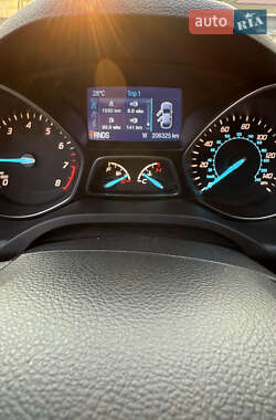 Внедорожник / Кроссовер Ford Escape 2014 в 