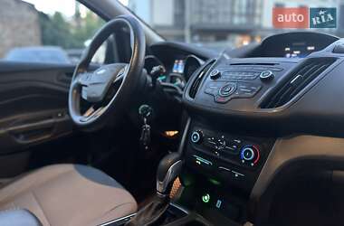 Внедорожник / Кроссовер Ford Escape 2016 в 