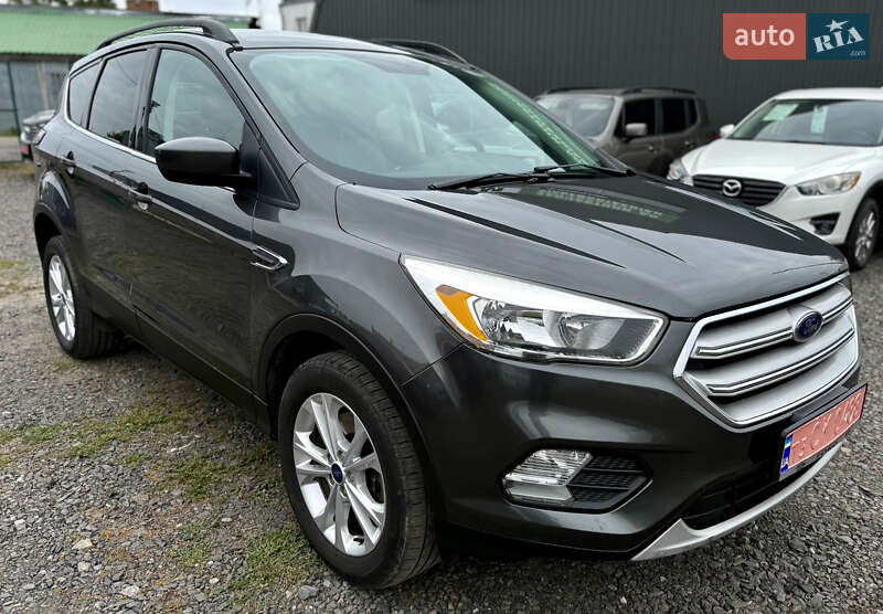 Внедорожник / Кроссовер Ford Escape 2018 в 