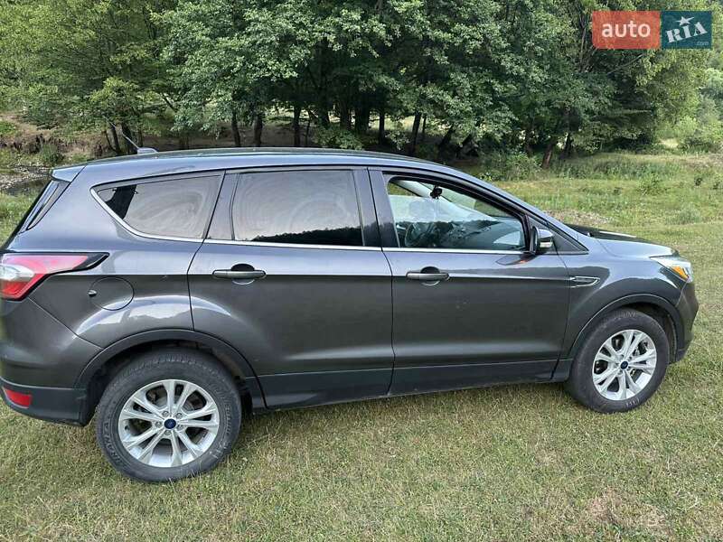 Внедорожник / Кроссовер Ford Escape 2017 в Поляне