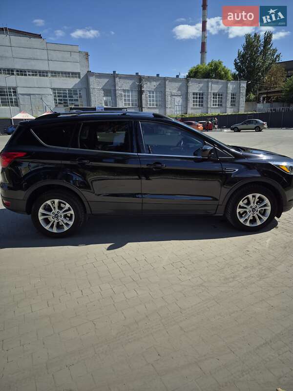 Внедорожник / Кроссовер Ford Escape 2019 в Запорожье
