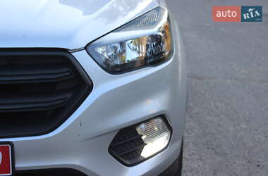 Внедорожник / Кроссовер Ford Escape 2019 в 