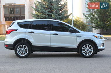 Внедорожник / Кроссовер Ford Escape 2019 в 