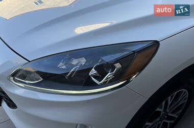 Внедорожник / Кроссовер Ford Escape 2019 в 