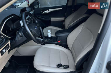 Внедорожник / Кроссовер Ford Escape 2019 в 