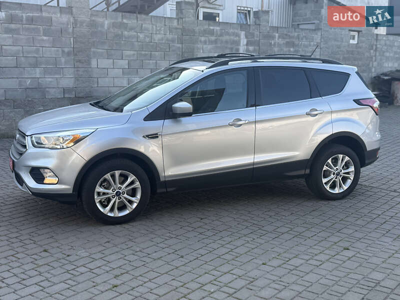 Позашляховик / Кросовер Ford Escape 2017 в Дубні